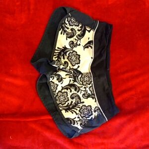 Lululemon Speed up short and low rise, Size 4, Grey Print with back zipper. EUC.